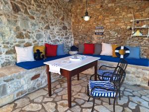 Holiday house "Acacia", for two with pool, Dol