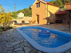 Holiday house "Acacia", for two with pool, Dol