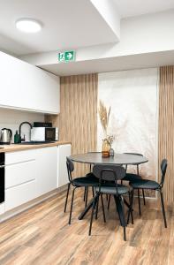 A3 - Queen Double Room - Warsaw City Haven - Two Shared Bathrooms