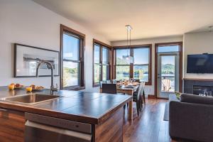 Lakefront, Mountain View - 3 Bedrooms Resort Suite