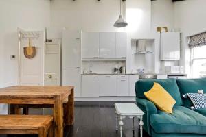 Long stay discounts- 1 Bed Bohemian Loft style Apt