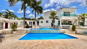 Exclusive Paradise Palms Villa