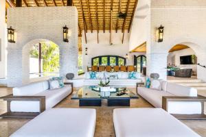 Ocean Front Villa Accommodates 14 Guests With Service