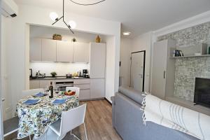 Appartamento con spiaggia privata vista lago nuovissimo