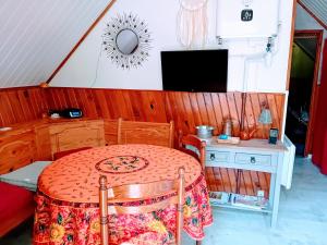 Chalet dans camping à Camon