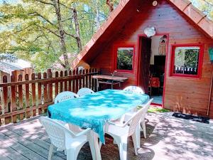 Chalet dans camping à Camon