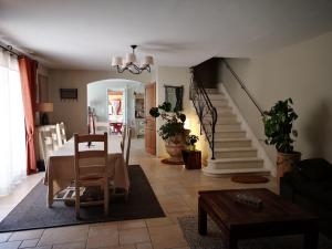 Villas La Colline, villa avec piscine : photos des chambres
