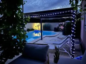 Villa Luberon 4 étoiles climatisée, piscine privée au calme - Velleron