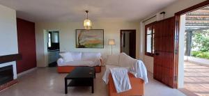 Encantador Cortijo con Piscina Privada y Vista al Mar