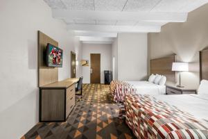Deluxe Room with Two Double Beds Non-Smoking room in Red Roof Inn Niagara Falls