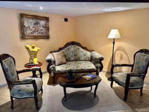 Mansión con suites, piscina, jacuzzi y rooftop