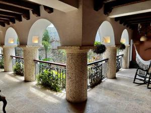 Mansión con suites, piscina, jacuzzi y rooftop