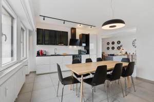 Central Lux 2BR Apt with City Views & Balcony