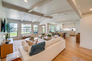 Lakefront Granbury Home with Patio, Fire Pit and Dock!