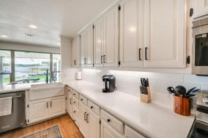 Lakefront Granbury Home with Patio, Fire Pit and Dock!