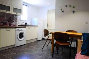 Appartements Charmant appartement calme, avec terrasse fleurie : photos des chambres