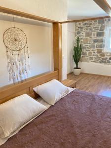 Authentique maison Dalmate en vieille pierre proche de Split, de la mer et de la montagne