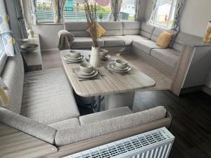 Robinson retreats beautiful caravan with sea views pet friendly