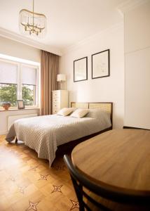 KOMFORTOWY APARTAMENT W ŚCISŁYM CENTRUM & PARKING Comfortable apartment in the very center of Warsaw