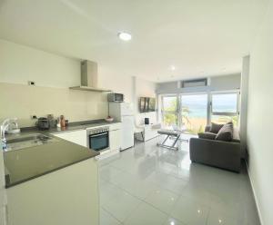 Beachfront Stunning Views