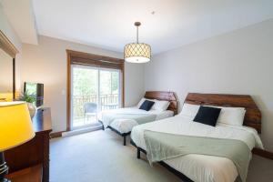 Les Eaux Tremblant - Luxury Chalet with Pool & Spa and AC