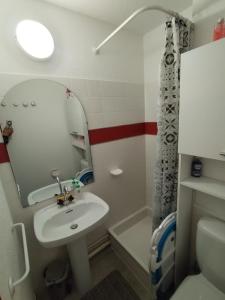 Studio plein sud pied des pistes avec casier à skis