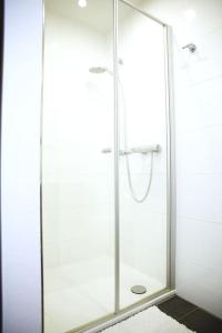 Modern & Bright 1BR Flat