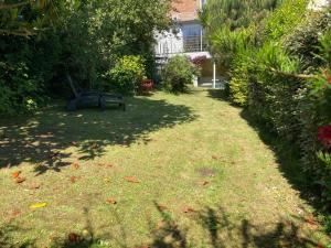 Maisons de vacances Maison avec grand jardin et terrasse dans quartier de la Benedictine : photos des chambres