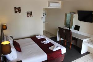 Golden West Motor Inn