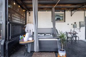 Hot Tub, EV, Minutes to Opry, Airport & Broadway