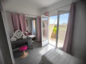 à moins de 100 m de la plage à pied