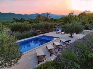 Charming stone house with private pool & jacuzzi - Holiday Home Vera