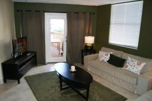 GB 208 BAYFRONT WITH Boat slip Pool Hot tub