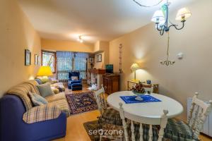 Apto com lareira 650m do Mini Mundo Gramado JPA102