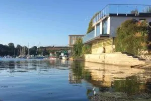 Solano a 2 bedroom waterside villa in Falmouth - 法拉盛