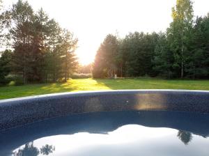 Roheluse metsamaja with hot tub and sauna