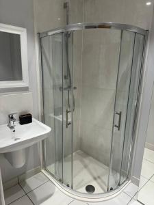 Church Court 2 Bed 55 Inch SKY TV Northampton Parking Contractor Accommodation