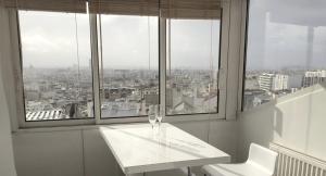 Terrasse avec vue magique sur tout Paris