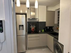 Stylish 1BR Apt w Fireplace & High-Speed WiFi