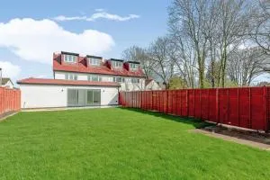 1 Orchard Farm Cottages Sleeps 10, Open plan Kitchen & Large Garden - 埃登布里奇