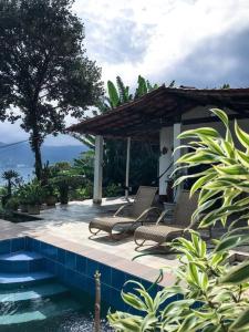 Casa com Piscina, Vista e Acesso ao Mar