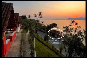 Casa com Piscina, Vista e Acesso ao Mar