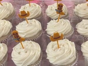 All rooms with En-Suite Bath, TV & Blackout Shades