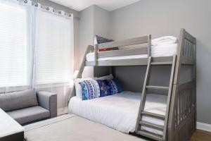 All rooms with En-Suite Bath, TV & Blackout Shades