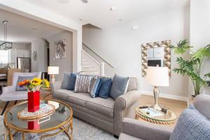 All rooms with En-Suite Bath, TV & Blackout Shades