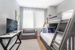 All rooms with En-Suite Bath, TV & Blackout Shades