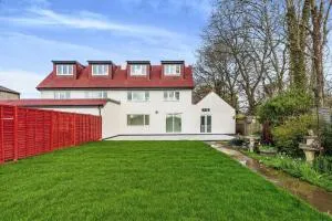 2 Orchard Farm Cottages, Sleeps 10, Large Garden - 东格林斯特德