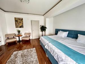 Luna Studio White Tower