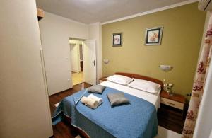 Apartments by the sea Barbat, Rab - 21809