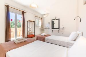 Twin or Double Room with Garden View Balcony room in Sandy Beach Annexe